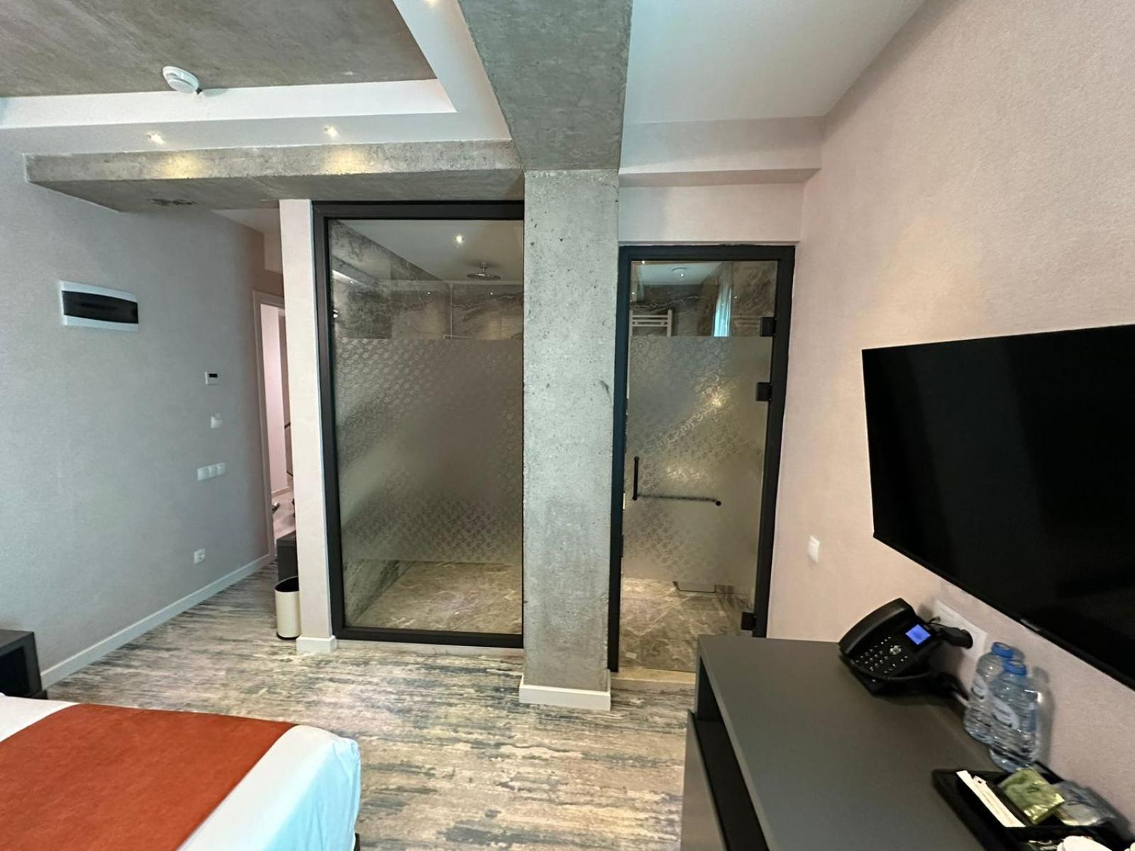 M 1 T Hotel Tbilisi Exterior photo