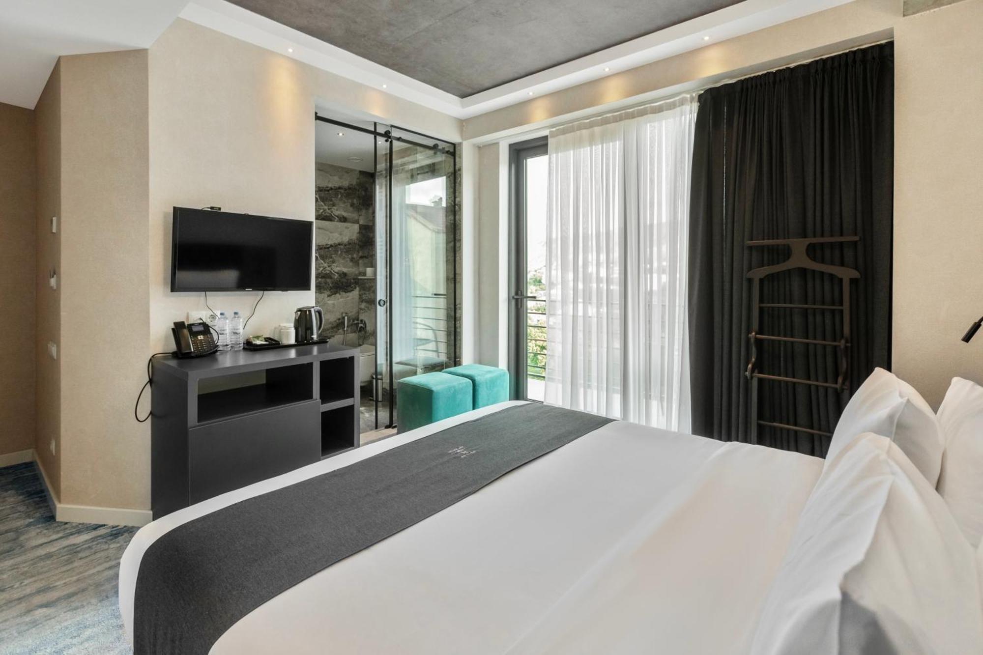 M 1 T Hotel Tbilisi Exterior photo